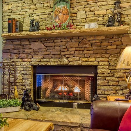 3 Decks, Mtn Views! Tree Tops By Honeybearcabins - Luxury Rain Showers, 3 King Suites, Xl Hottub, Fireplace, Bear Sightings 蓋特林堡 外观 照片