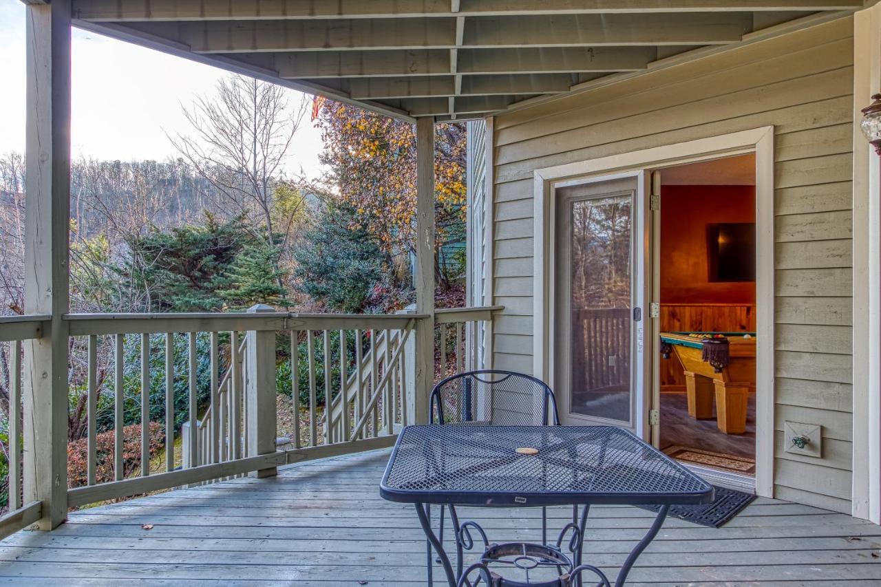 3 Decks, Mtn Views! Tree Tops By Honeybearcabins - Luxury Rain Showers, 3 King Suites, Xl Hottub, Fireplace, Bear Sightings 蓋特林堡 外观 照片