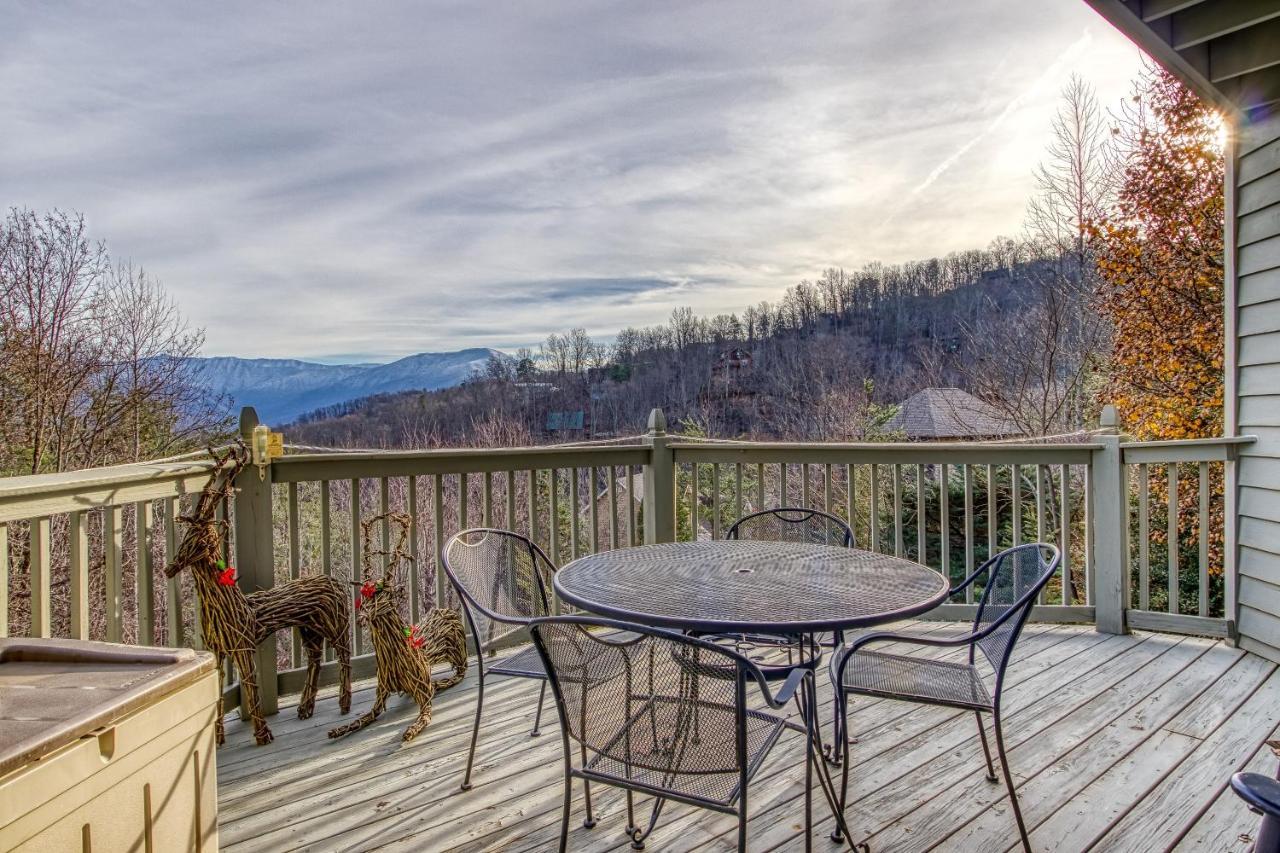 3 Decks, Mtn Views! Tree Tops By Honeybearcabins - Luxury Rain Showers, 3 King Suites, Xl Hottub, Fireplace, Bear Sightings 蓋特林堡 外观 照片